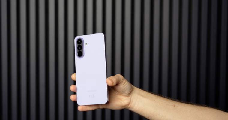 Samsung Galaxy A57: O Evoluție Incompletă Într-o Piață Aglomerată Noul model Samsung Galaxy A57 nu aduce schimbări majore față de predecesorul său, conform informațiilor disponibile, însă prețul său pare să îl plaseze într-o poziție dezavantajoasă în raport cu concurența