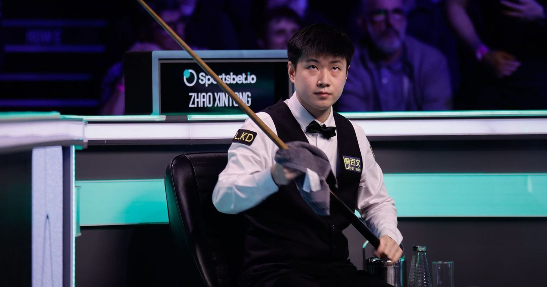Zhao Xintong a reușit să obțină o victorie categorică în semifinala Tour Championship, distrugând speranțele veteranului JOHN HIGGINS cu scorul de 10-1