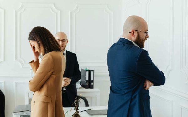 AI ne schimbă viețile: Relații personale și profesionale, pe muchie de cuțit!