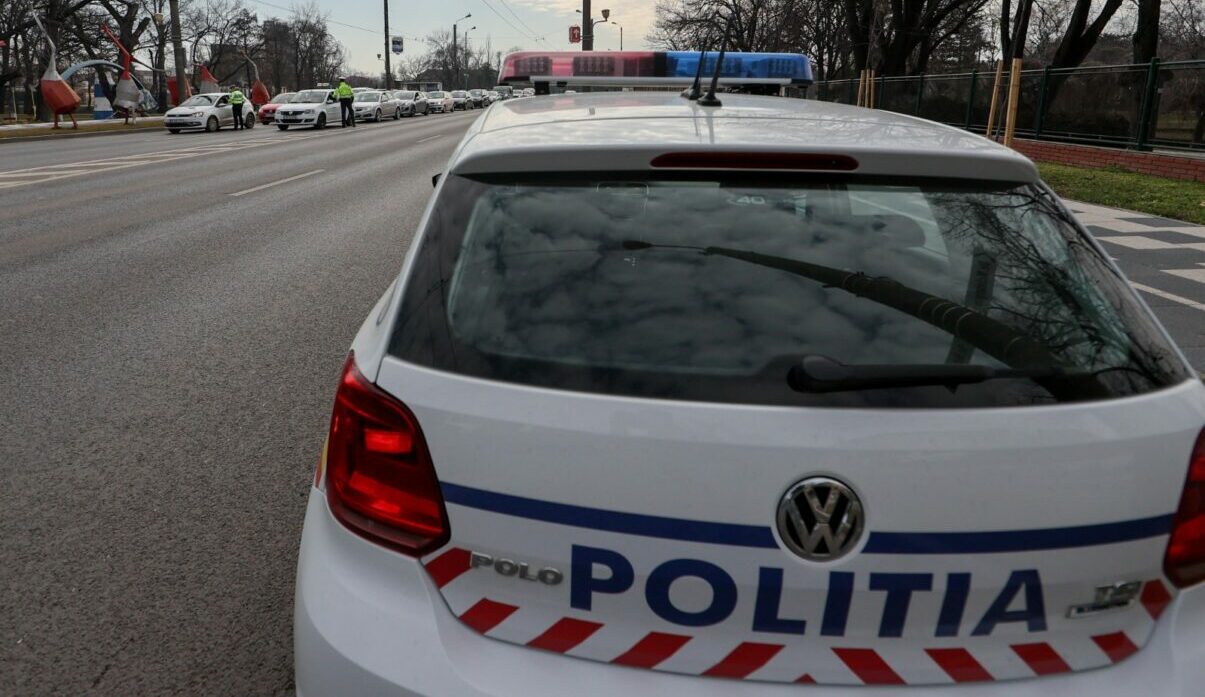 Un accident rutier produs în zona centrală a municipiului Giurgiu a dus la rănirea a patru persoane, printre care doi minori și o femeie de 37 de ani