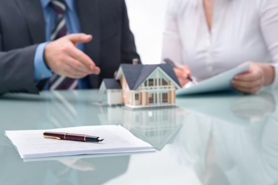 Legea „REIT” ținută la sertar: Cum pot câștiga românii din imobiliare