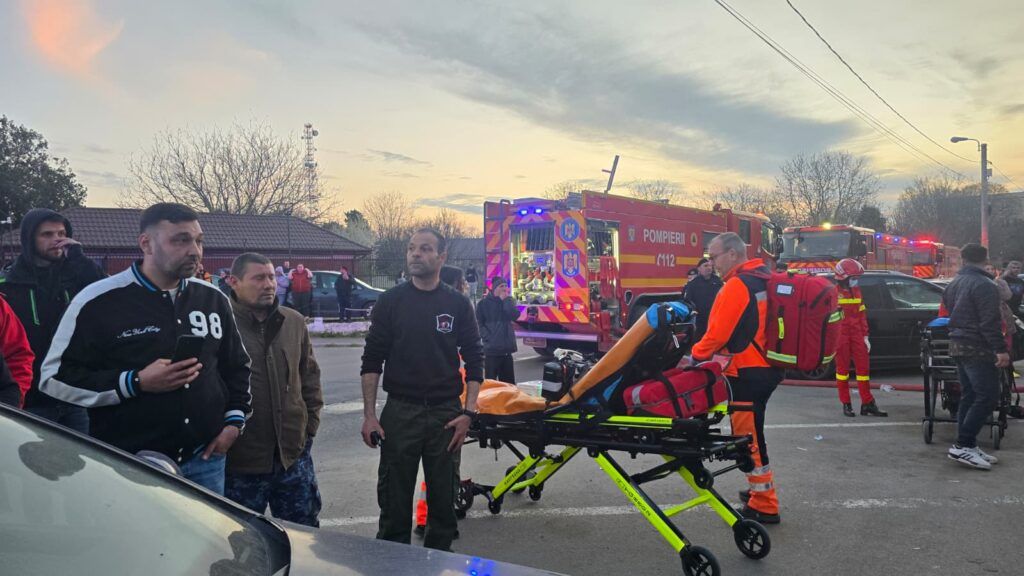 Incendiu GROAZNIC la Constanța: bloc cuprins de flăcări, PLAN ROȘU activat!