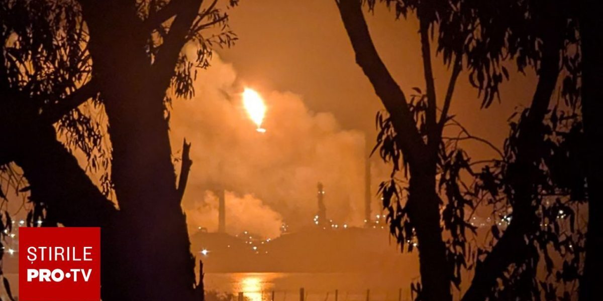 Incendiu major la o rafinărie din AUSTRALIA: 10% din combustibil, în pericol