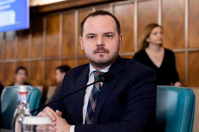 Rogobete, la Washington cu Pfizer: Datoria de 600 milioane euro, pe masă