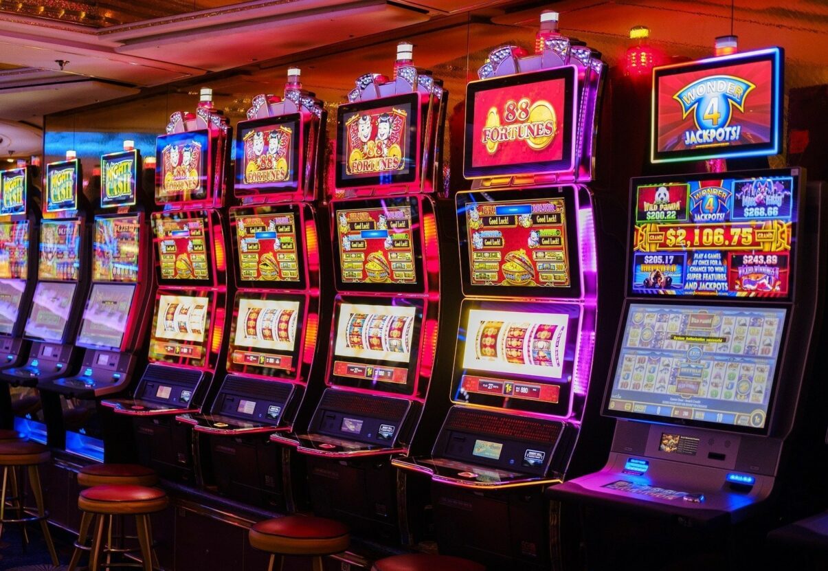 Primăria Brașov a anunțat, luni, o serie de modificări semnificative în reglementarea funcționării sălilor de jocuri de noroc din oraș