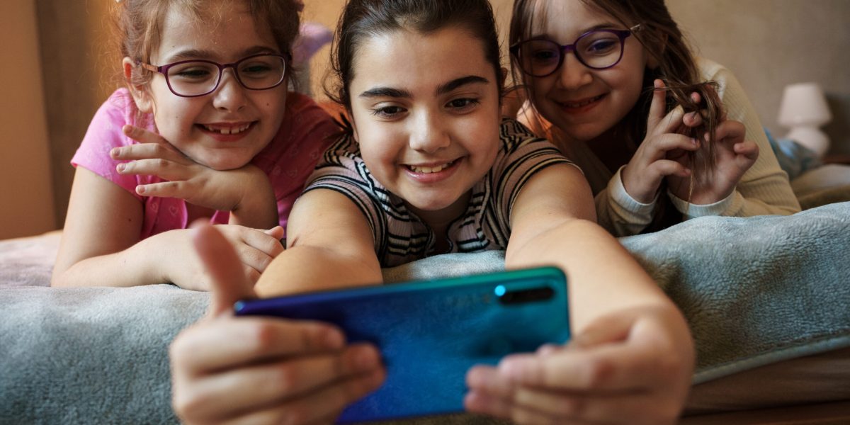 Canada: Rețelele sociale, interzise minorilor sub 16 ani