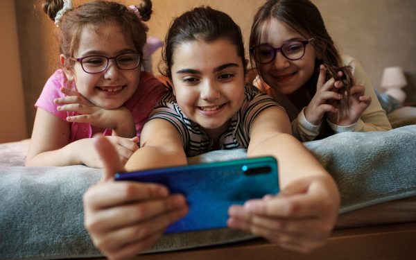 Canada: Rețelele sociale, interzise minorilor sub 16 ani