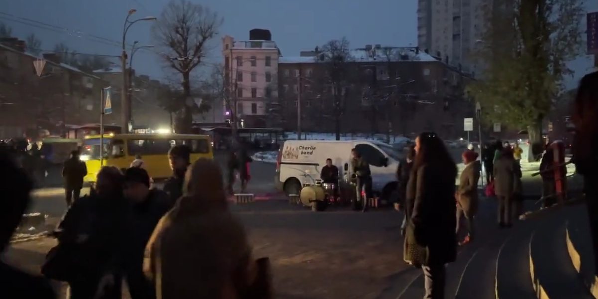 Atentat terorist la Kiev: Focuri de armă pe stradă, ostatici și victime