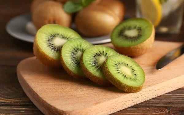 Kiwi, super-fructul cu coajă bună! De ce nutriționiștii îl recomandă