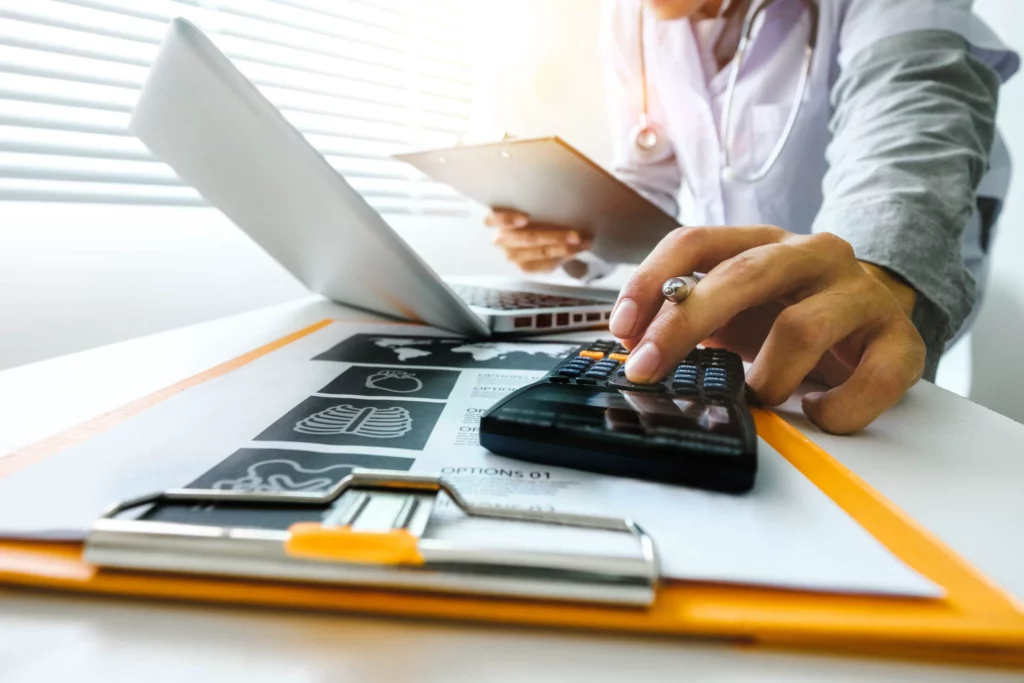 Noua lege a salarizării pentru bugetari se conturează ca una dintre cele mai importante reforme pregătite de Guvern în 2026 Guvernul lucrează la un proiect de lege care promite să aducă schimbări semnificative în modul de calcul al salariilor din sectorul public