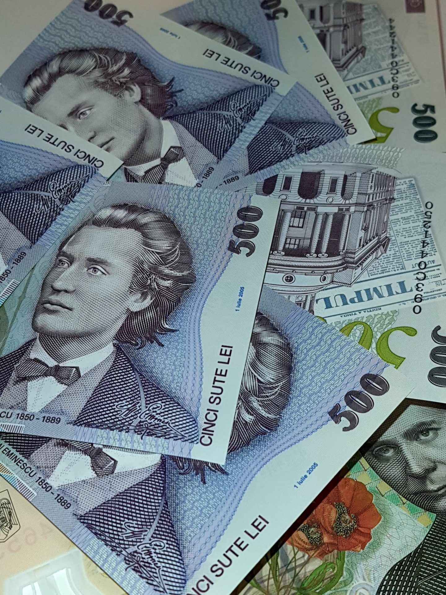 Economia României a crescut ușor anul trecut, dar a încetinit spre finalul anului Economia României a crescut cu 0,7% în termeni reali în anul precedent, comparativ cu anul 2024