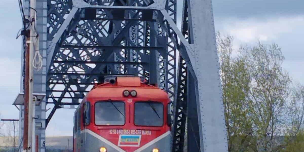 Locomotiva fabricată în România, pe șine-n Republica Moldova: Premieră istorică