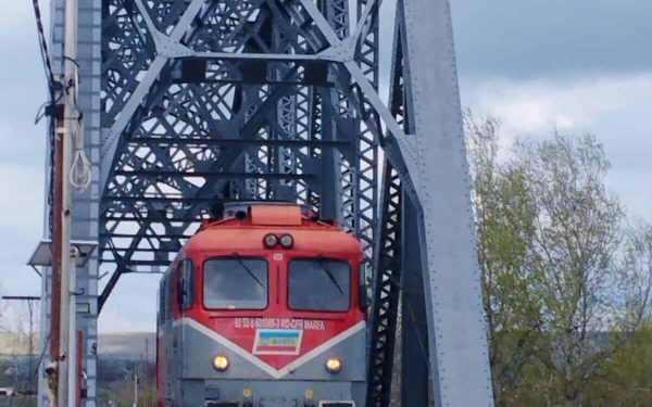 Locomotiva fabricată în România, pe șine-n Republica Moldova: Premieră istorică