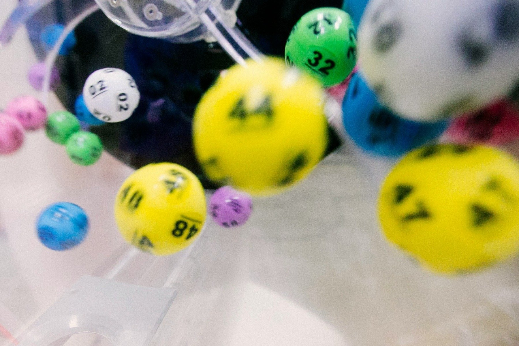 Un cetățean din sud-estul Londrei a pierdut ocazia de a revendica un jackpot de peste 10 milioane de lire sterline, după ce a ratat termenul limită de 180 de zile impus de loteria națională