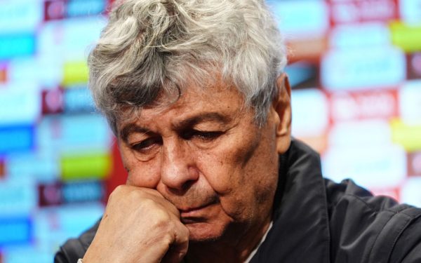 Lucescu, umilit în București: Oameni ai străzii în vila antrenorului, plătiți să plece