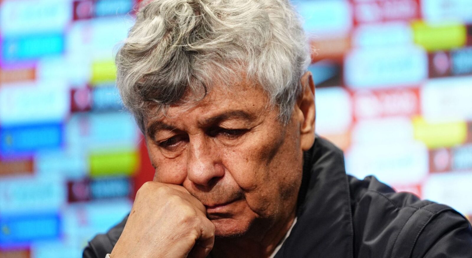 Lucescu, umilit în București: Oameni ai străzii în vila antrenorului, plătiți să plece