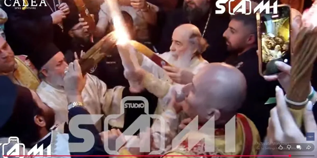 Lumina Sfântă a aprins speranța la Ierusalim, în ciuda conflictelor