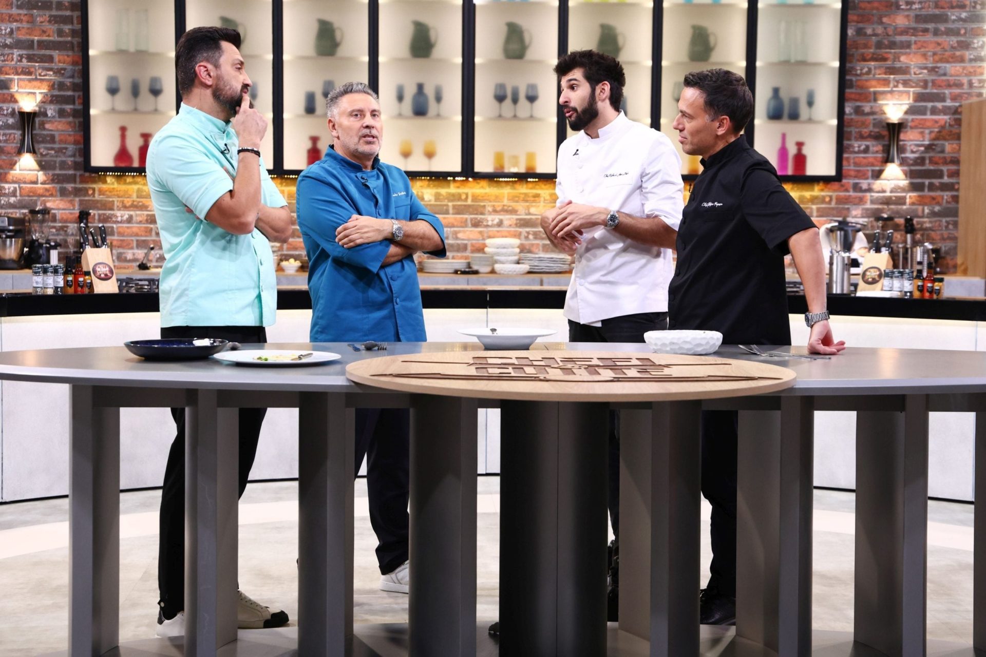 Chef Ștefan Popescu a câștigat, luni seară, amuleta după o jurizare strânsă din partea Chef Florin Ivan, obținând totodată cinci puncte importante în clasament