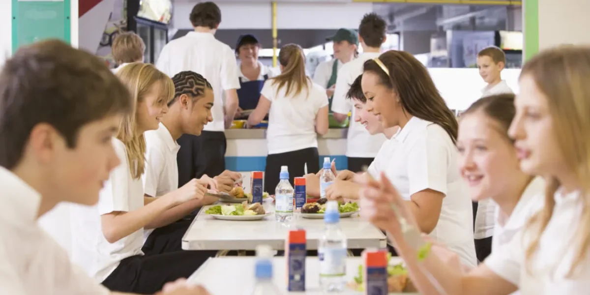 Marea Britanie: Zahărul și prăjelile, scoase din școli. Copiii, puși sub dietă