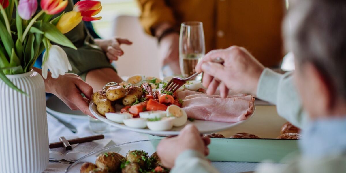 Ce ascunde, de fapt, „moderația” la masa de Paște