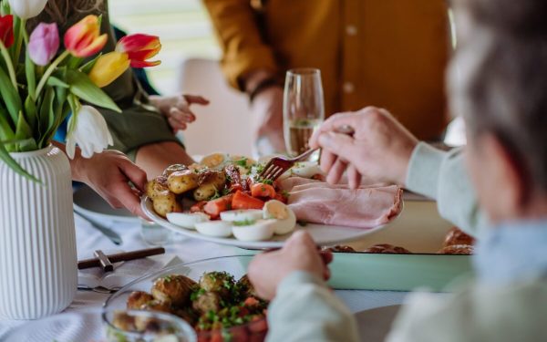 Ce ascunde, de fapt, „moderația” la masa de Paște