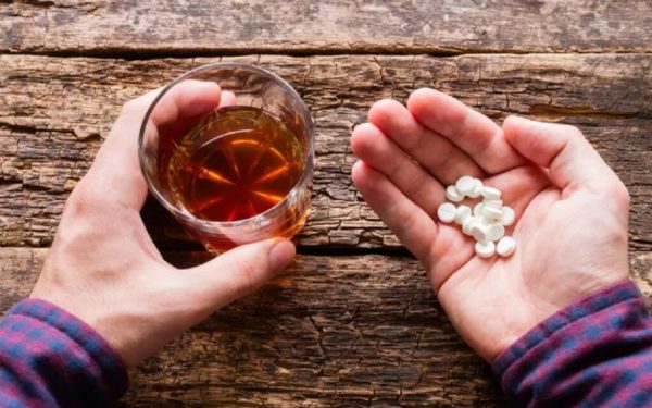 Atenție! Alcool și medicamente: ce riscă ficatul tău, AVERTISMENT