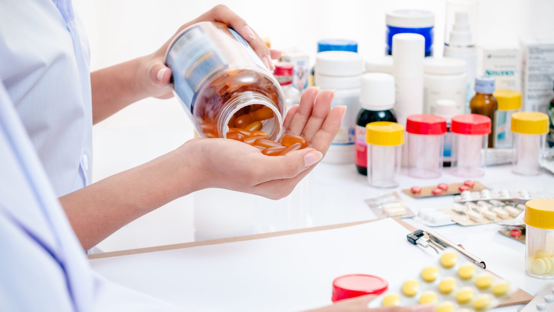 Alimentele și băuturile ce pot contracara sau modifica eficiența medicamentelor reprezintă o preocupare tot mai relevantă pentru pacienți și specialiști