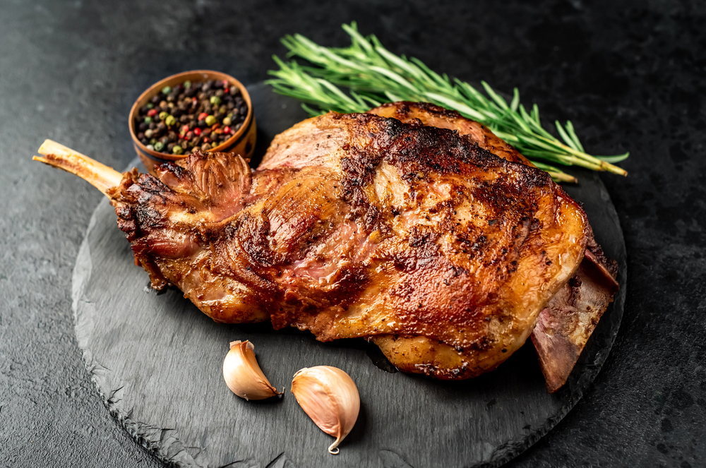 Secretul unei fripturi de miel perfectă: Rețeta bunicii pentru o carne suculentă