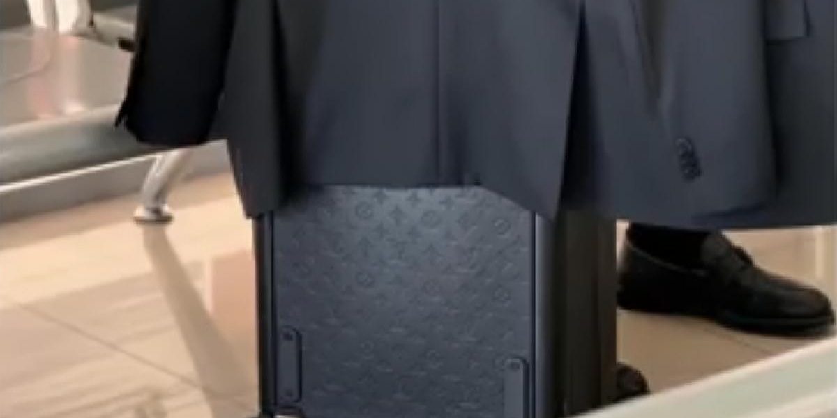 Ministrul Florin Barbu, cu geamantan Vuitton de 5.000 de euro: „Nu ştiu preţul”