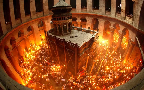 O călătorie spirituală spre Lumina Învierii, în inima sărbătorilor pascale