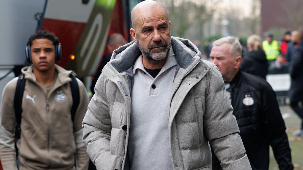 PSV Eindhoven are ocazia să câștige campionatul național pentru cel de-al treilea an consecutiv, dacă reușește să învingă în următoarele două meciuri și dacă FC Utrecht nu obține un rezultat favorabil în deplasare la Feyenoord
