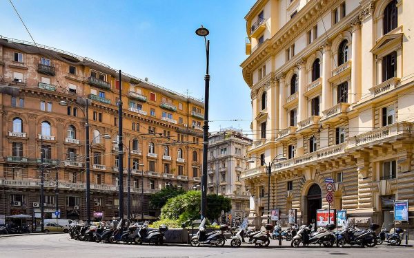 Jaf ca-n filme la Napoli: Hoții au jefuit banca prin canalizare