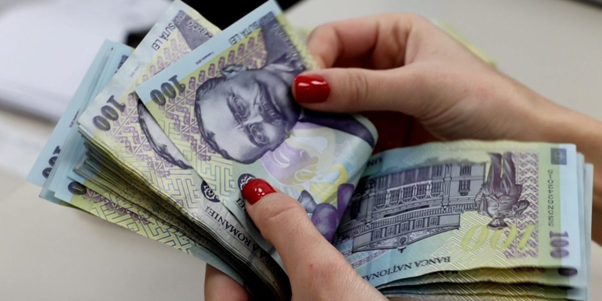 Inflația lovește: Românii, obligați să strângă cureaua la cumpărături