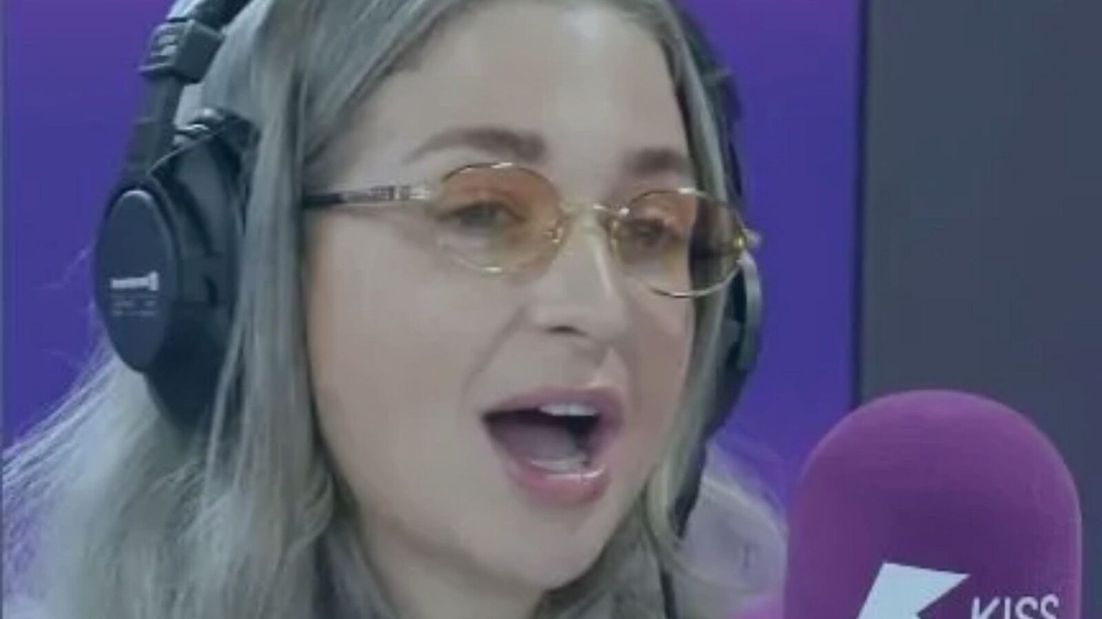 HARRIET Rose, prezentatoare radio, își ia adio de la KISS FM după șase ani HARRIET Rose, un nume cunoscut al radioului britanic, a surprins fanii cu anunțul plecării sale de la KISS FM, post la care a lucrat timp de șase ani