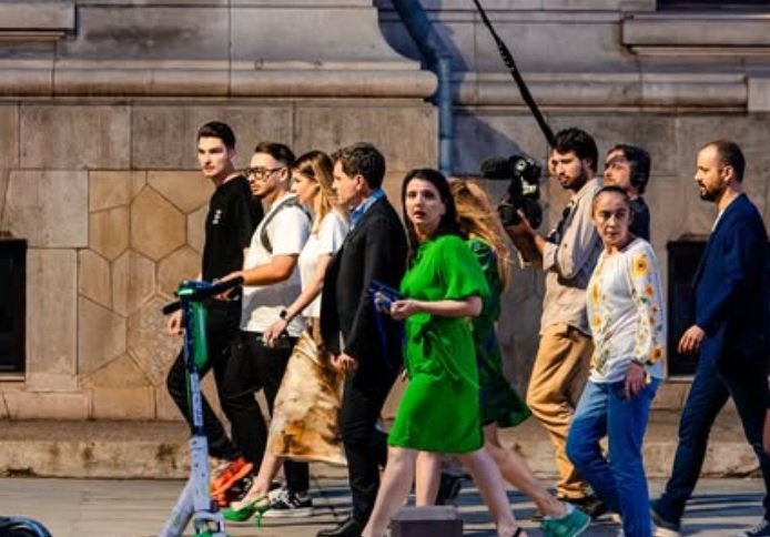 Investigatia DIICOT în scandalul fotografiilor distribuite de Elena Lasconi nu este încă finalizată Ancheta DIICOT referitoare la distribuirea controversatelor fotografii de către Elena Lasconi în timpul campaniei pentru alegerile prezidențiale din 2025 nu a ajuns încă la final