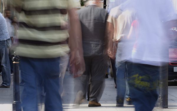 Românii, prudenți față de SUA: Teama de Iran lovește economia