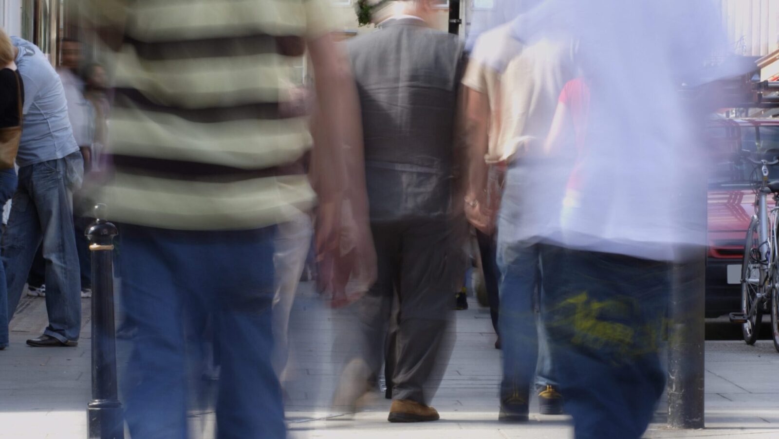 Românii, prudenți față de SUA: Teama de Iran lovește economia