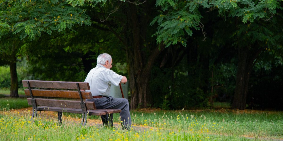 De ce Crăciunul adâncește singurătatea: Afectează tot mai mulți români