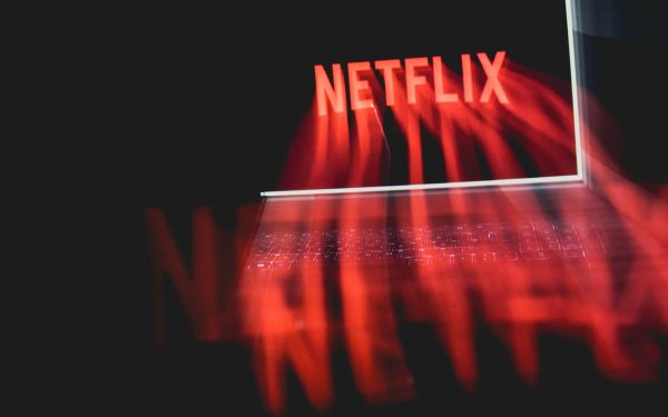 Netflix dă lovitura: Intră pe piața podcasturilor și concurează cu YouTube