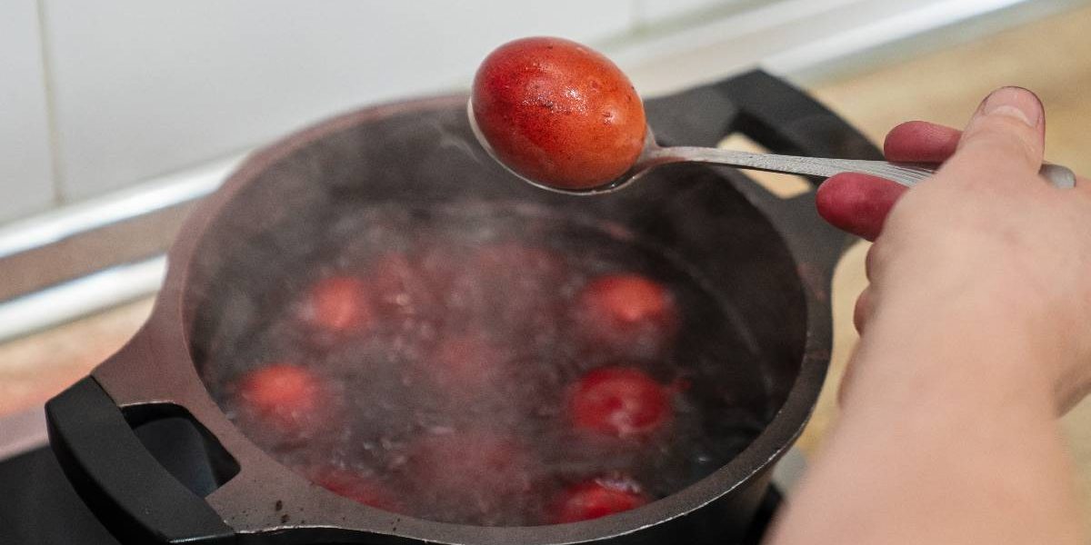 Ouă de Paște în exces? Trucuri să le păstrezi proaspete și bune de mâncat!