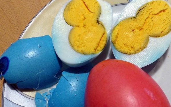 Ce ascund ouăle cu două gălbenușuri? Sunt ele mai sănătoase?