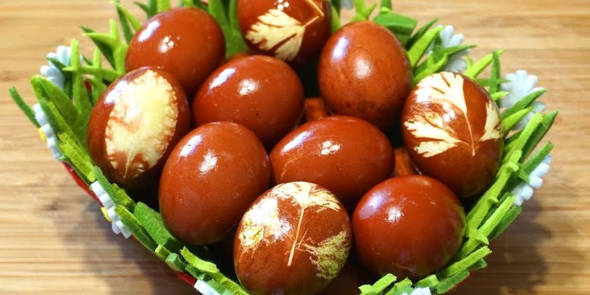 Ouă roșii, vopsite natural cu sfeclă: trucuri vechi, gust nou pentru gospodine