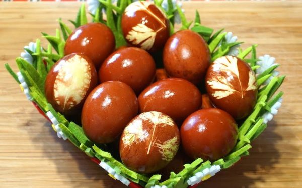 Ouă roșii, vopsite natural cu sfeclă: trucuri vechi, gust nou pentru gospodine