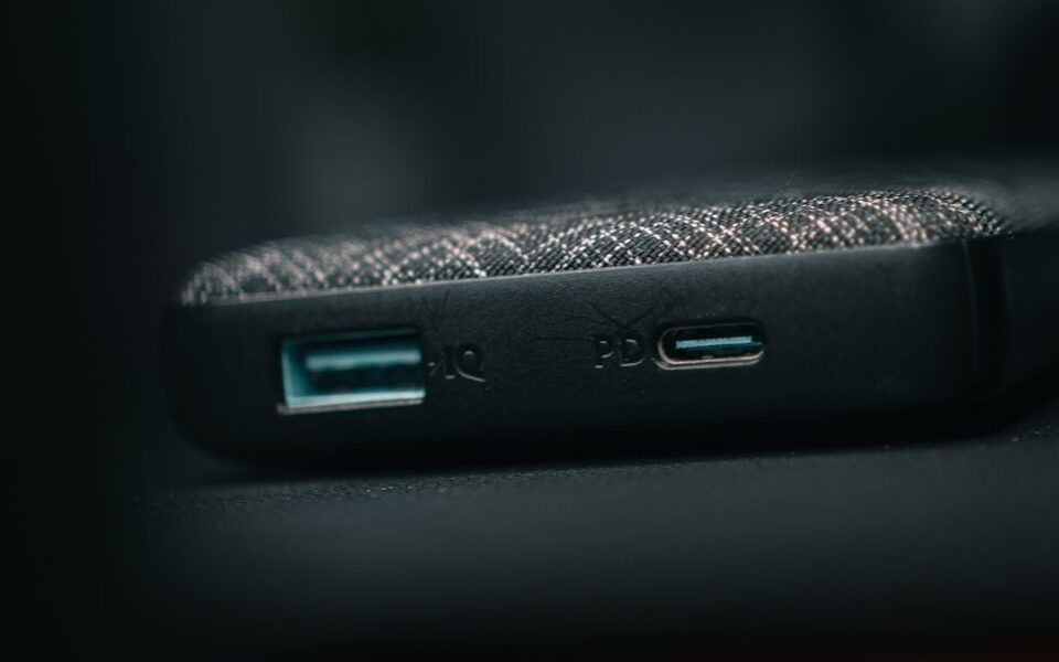 Japonia interzice bateriile portabile în avioane din 24 aprilie