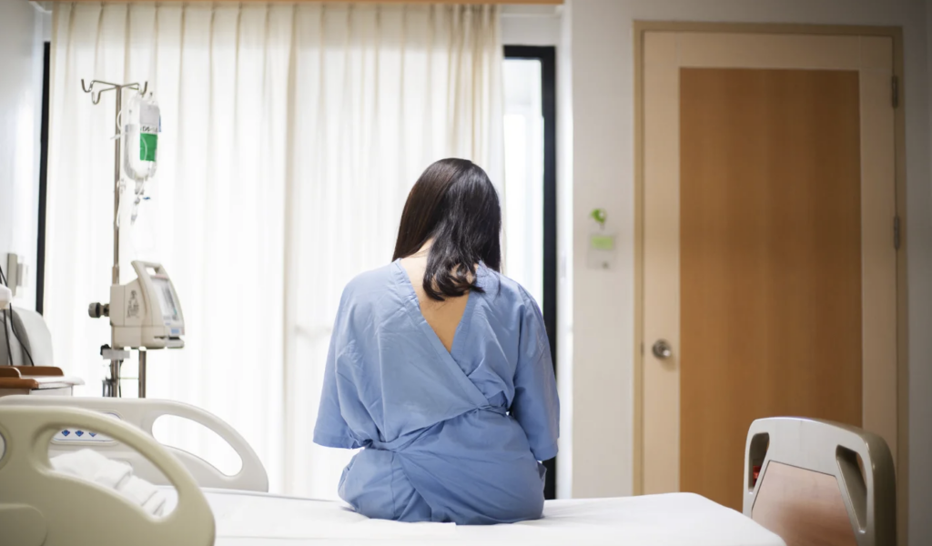 Pacienții cu cancer, în pericol: Accesul la radioterapie, blocat de stat