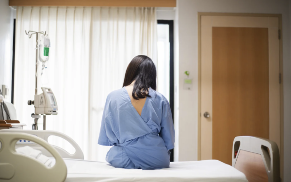 Pacienții cu cancer, în pericol: Accesul la radioterapie, blocat de stat