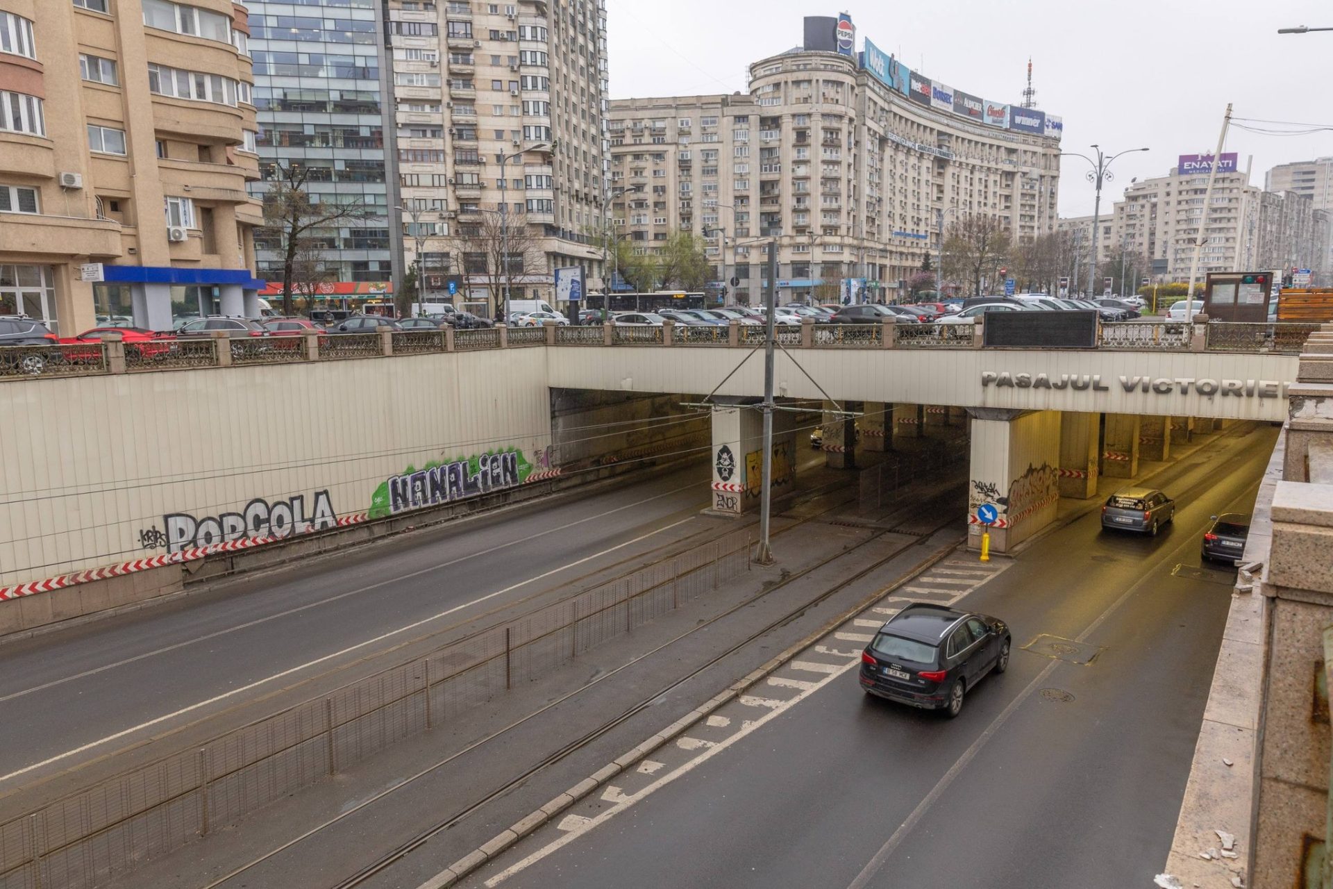 Primăria Municipiului București anunță demararea lucrărilor de consolidare și modernizare a Pasajului Victoriei, proiect care face parte dintr-un plan amplu de reabilitare a infrastructurii de traversare a orașului