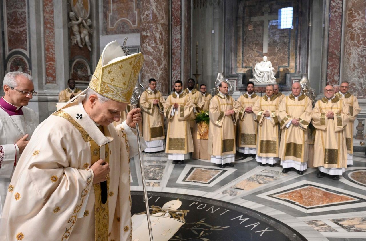 Papa Leon al XIV-lea a condus în mod simbolic credincioșii catolici din întreaga lume spre sărbătoarea Paștelui în cadrul unei liturghii solemne oficiate sâmbătă seară în Bazilica Sfântul Petru