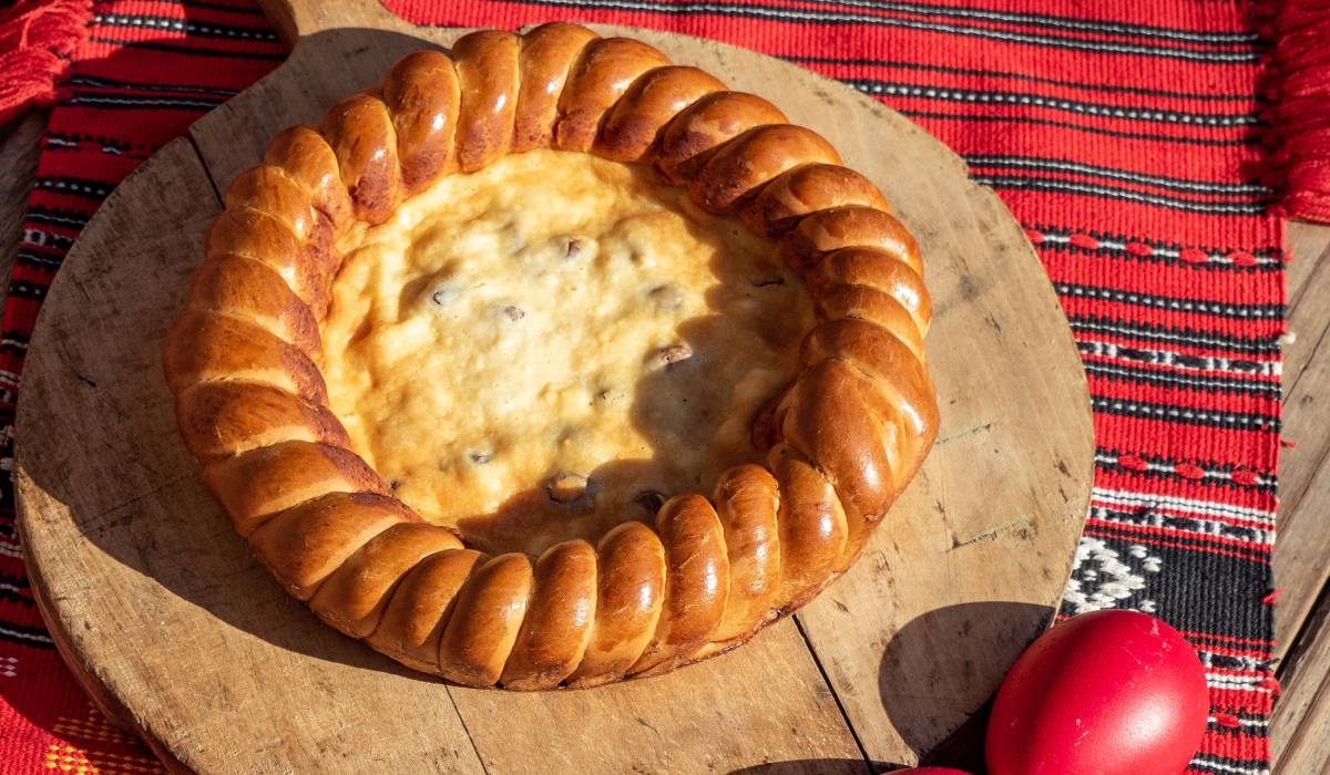Înlocuirea brânzei de vaci cu smântână în rețeta clasică de pască promite o textură mai fină și un gust îmbunătățit, potrivit celor care au testat-o