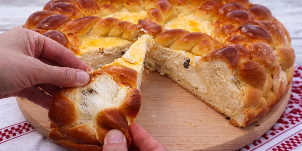 Pască de Paște: rețeta bunicii cu brânză șî stafide, un deliciu!
